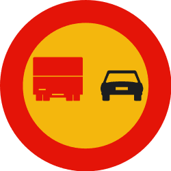 TR-306 - No overtaking by heavy goods vehicles road sign