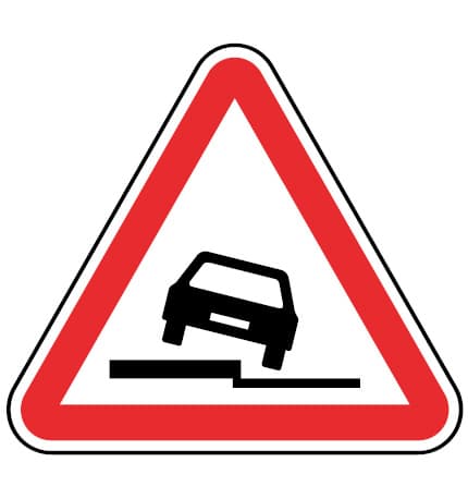 A7a - A7a - Arcenes bajos (Arcenes bajos) señal de tráfico