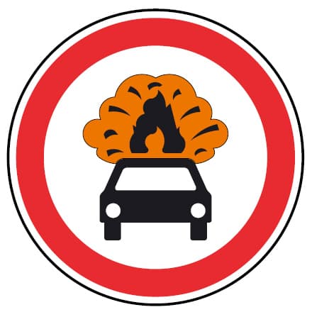 C3q - C3q - Trânsito proibido a veículos transportando produtos facilmente inflamáveis ou explosivos (Trânsito proibido a veículos transportando produtos facilmente inflamáveis ou explosivos) road sign