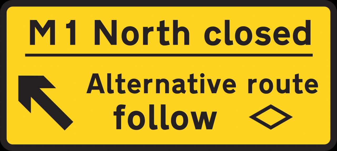 2716 - Main road closed diversion trigger road sign